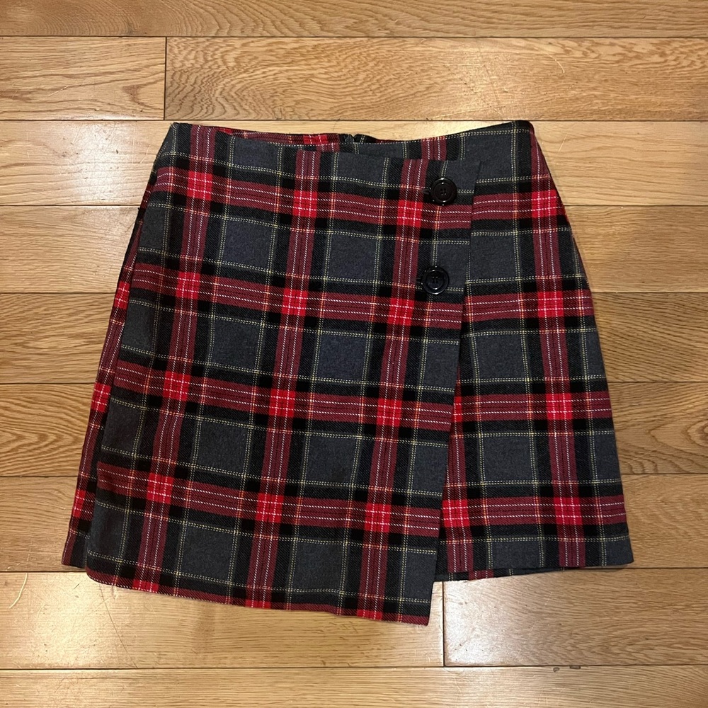 H & M wool Skirt multi color plaid (black, red, grey, and white) .
